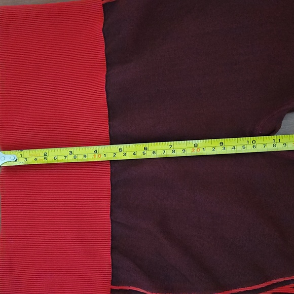 ALALA Convertible Seamless Sports Bra & Leggings Set Bright & Dark Red Stripes - Picture 15 of 16